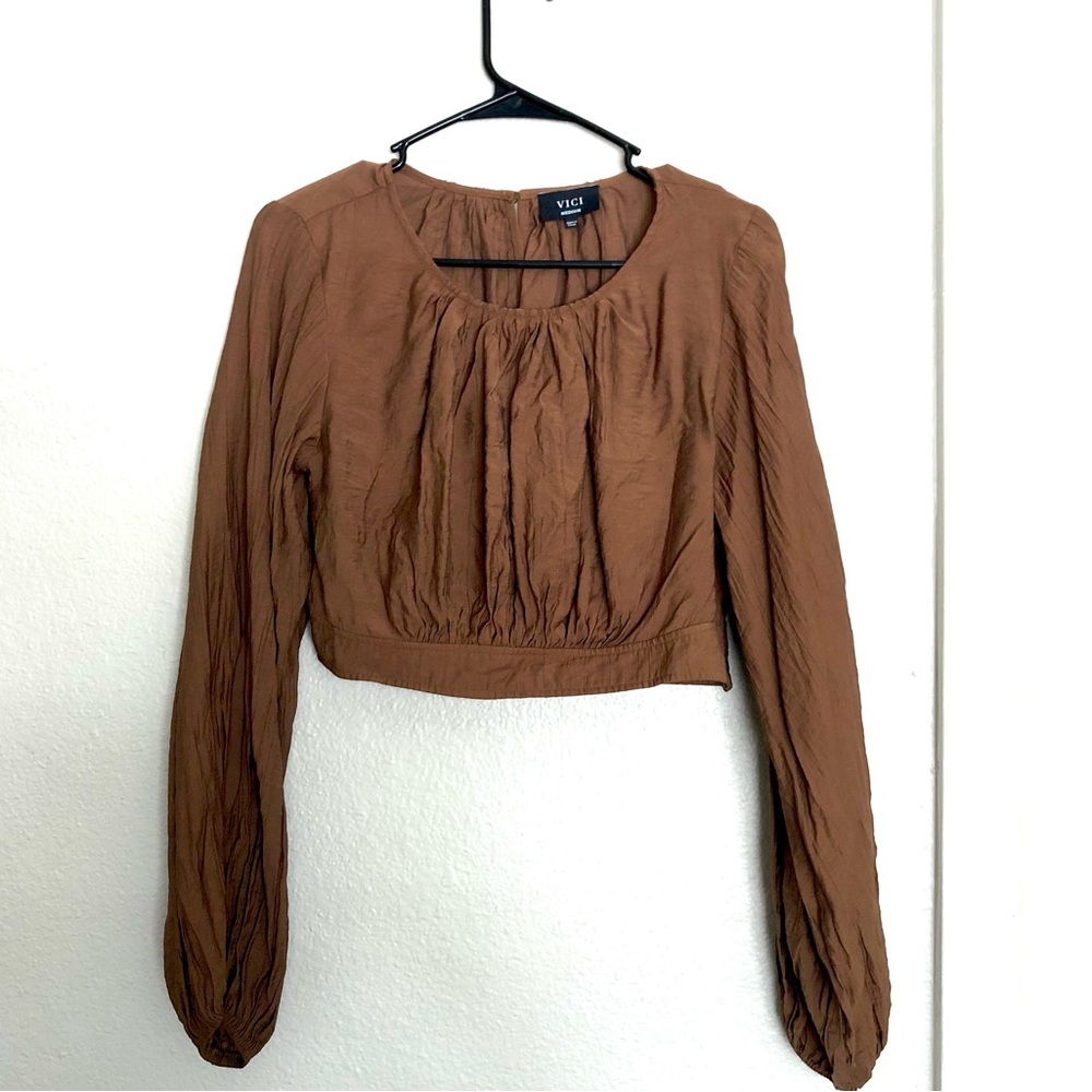 NWOT VICI Brown Long Sleeve Cropped Peasant Top